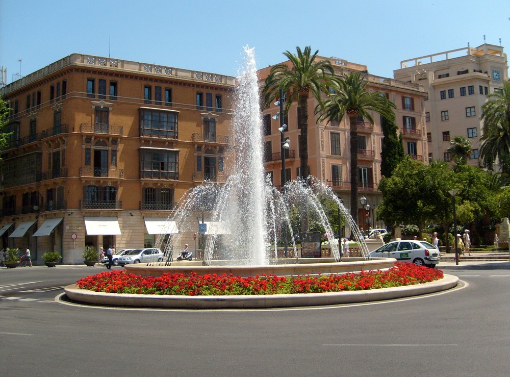 Fuente en Plaza Reina