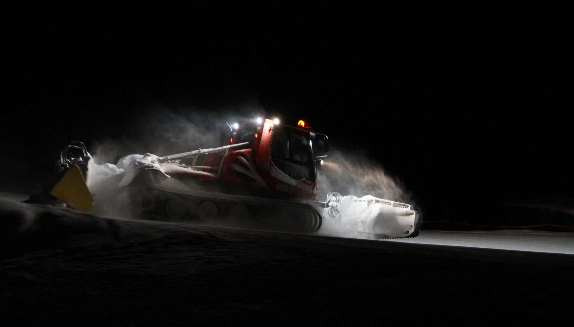 Für den Tag alles präparieren ....Pistenbully....