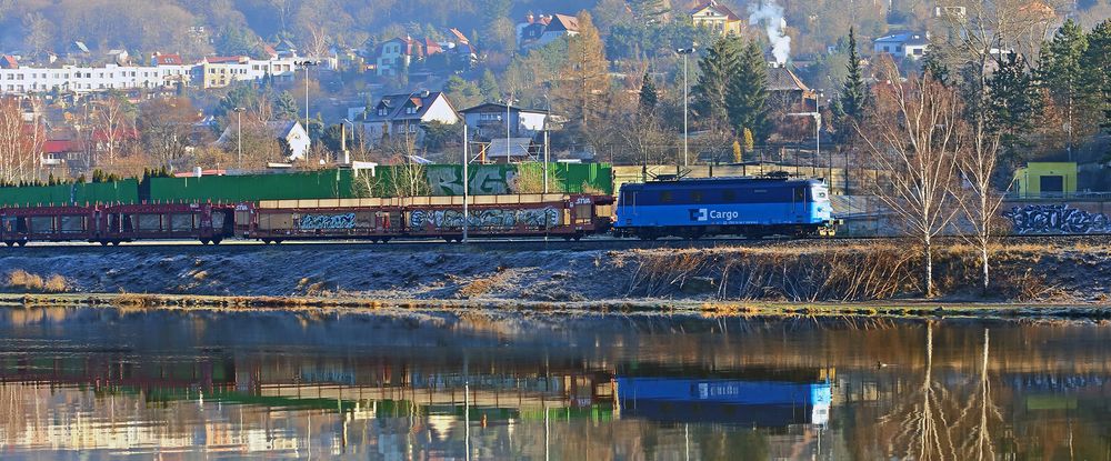 Für die Eisenbahnfreunde in Usti nad Labem rechts der Elbe, die hier Labe heißt...