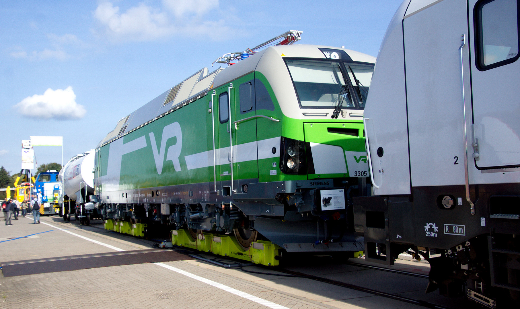 Für die Finnische Staatsbahn ist diese  grüne Lok bestimmt