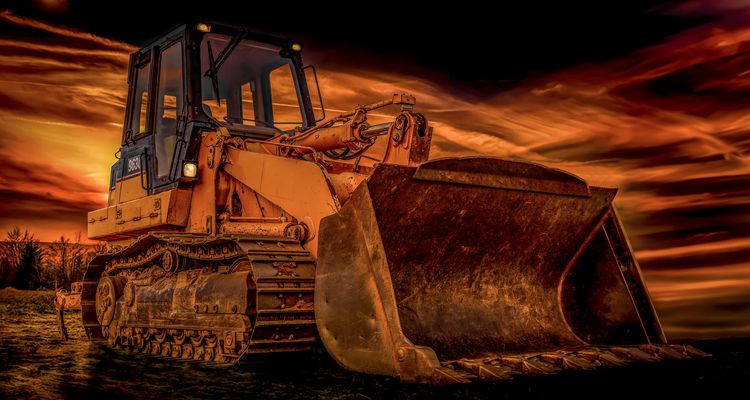 Für die Planierraupe ist der Tag zu Ende.