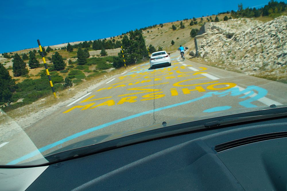 Für Doro: Auffahrt zum Mont Ventoux für Autos und Radler