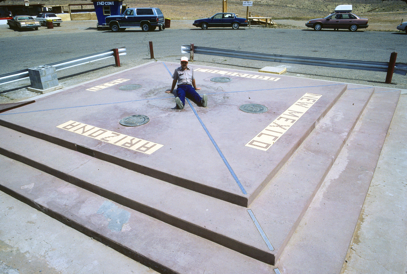 Für ein paar Sekunden Herr über 4 Staaten.... Four Corners Monument, USA