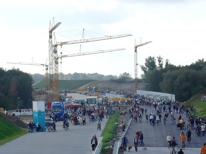 Für einen Tag der teuereste Fuss - u. Radweg der Republik die A 20 am 3. Oktober 2004