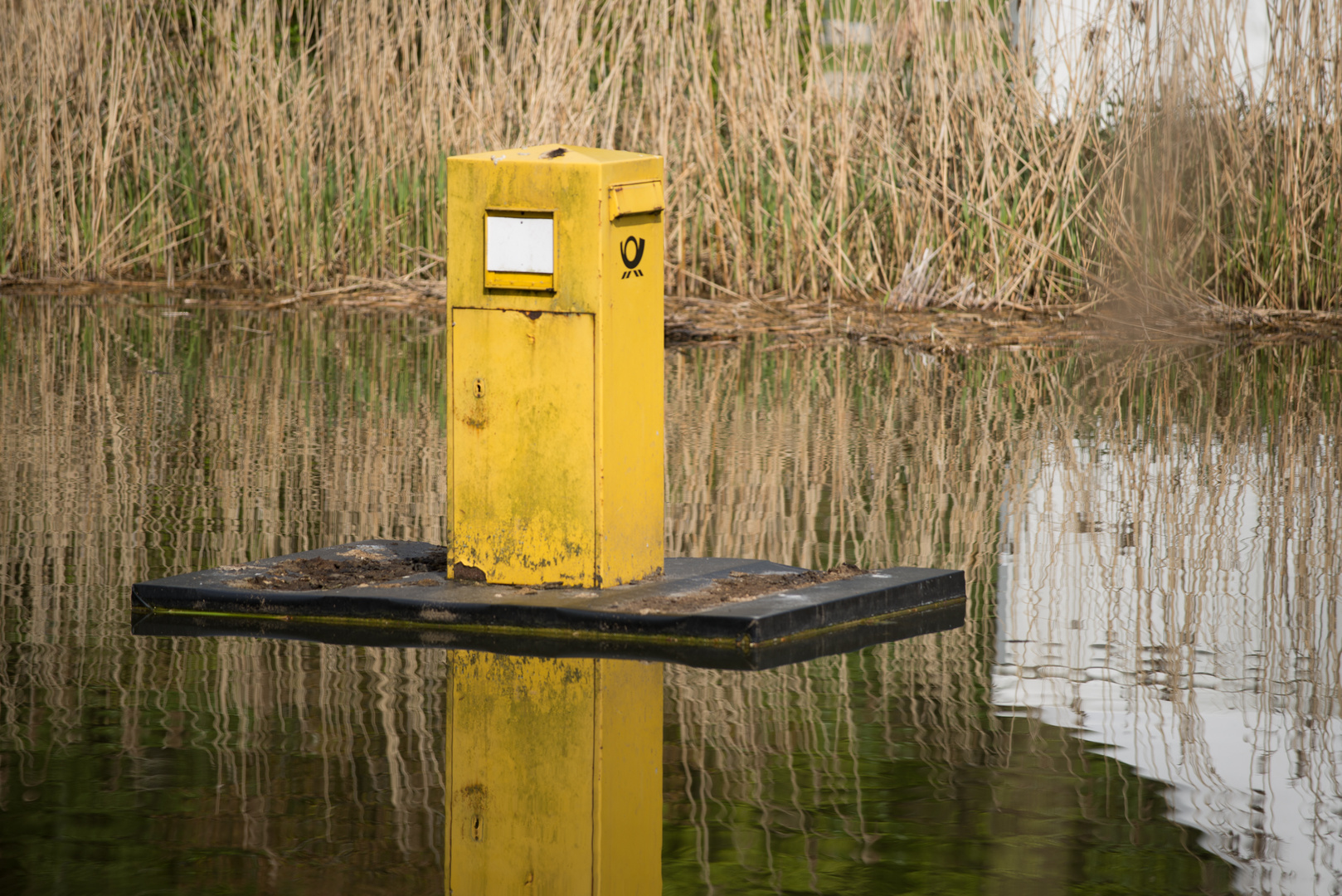 Für Flaschenpost? Fischbriefkasten? Besonderer Service der Deutschen Post AG?