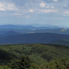 Für Juli sehr gute Fernsicht, denn das Riesengebirge ist schemenhaft in mehr als 100km zu sehen