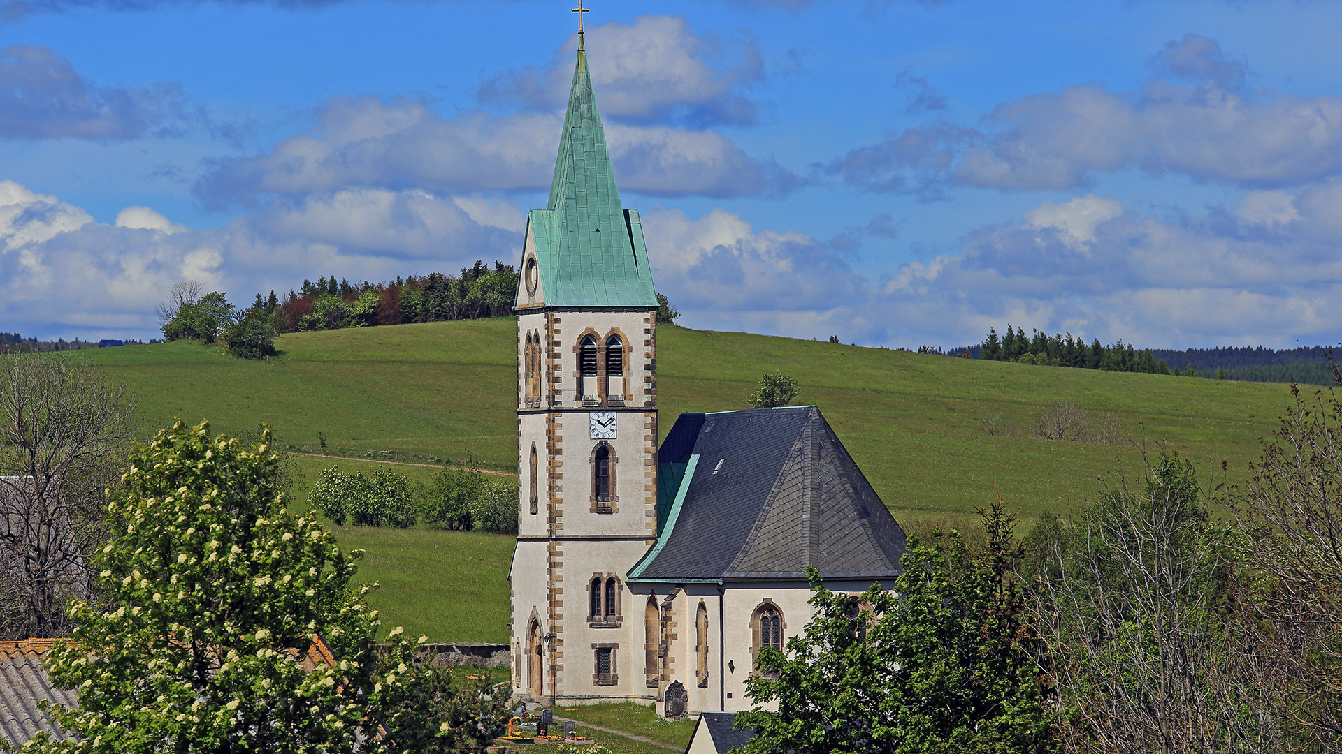 Für mich die am schönsten gelegene Kirche im Osterzgebirge, die...