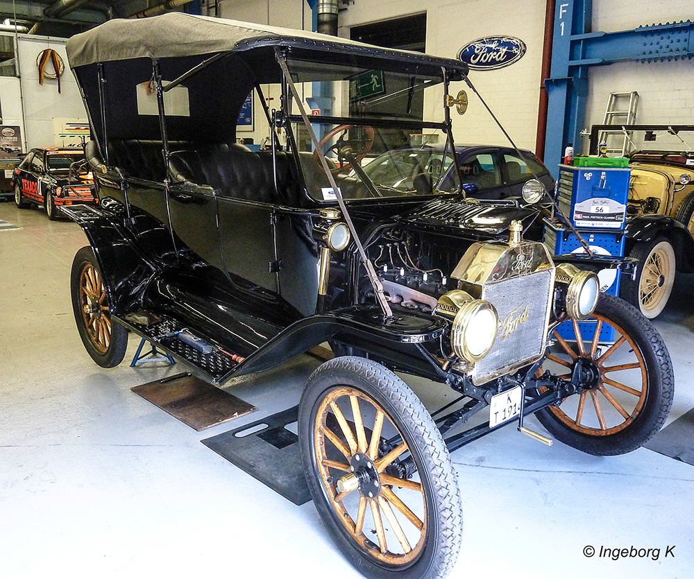 Für Oldtimerfan - ein uralter Ford - aber fahrtüchtig mit Zulassung