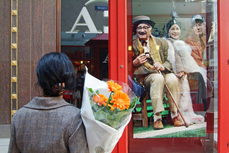 Für wen hast Du denn Blumen, Mädel ?