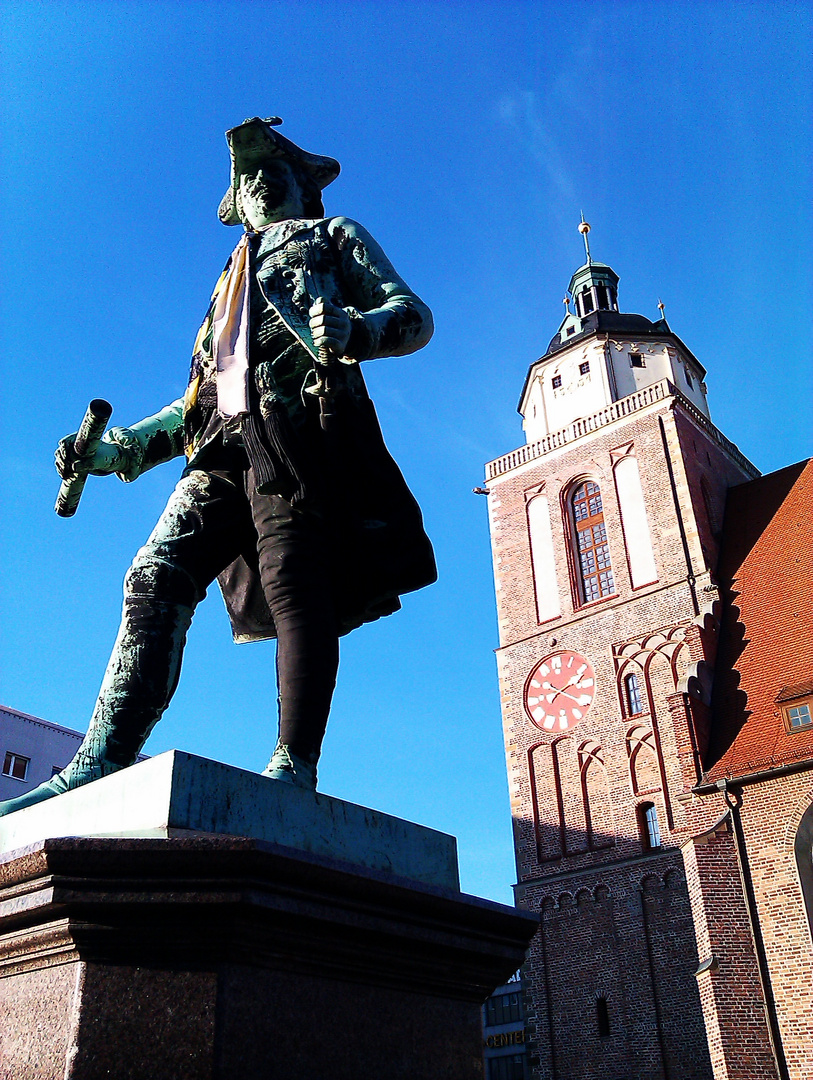 Fürst Franz vor der Marienkirche in Dessau