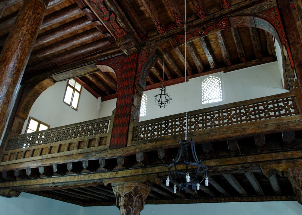 Fürstenbalkon in der hölzernen Moschee in Beysehir / Anatolien