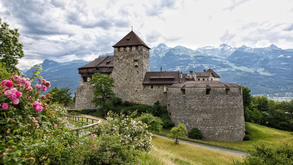 FÜRSTENTUM-LIECHTENSTEIN Foto & Bild | outdoor, schloss, natur Bilder ...