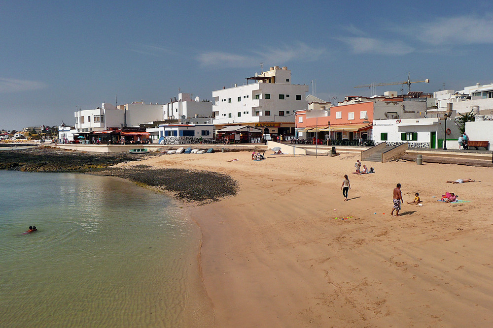 Fuerteventura, Corralejo mit dem Stadtstrand "Playa Galera" vor dem Hotel Corralejo