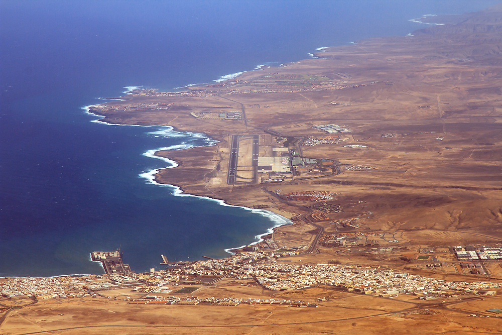 Fuerteventura, Puerto del Rosario mit Flughafen Foto & Bild