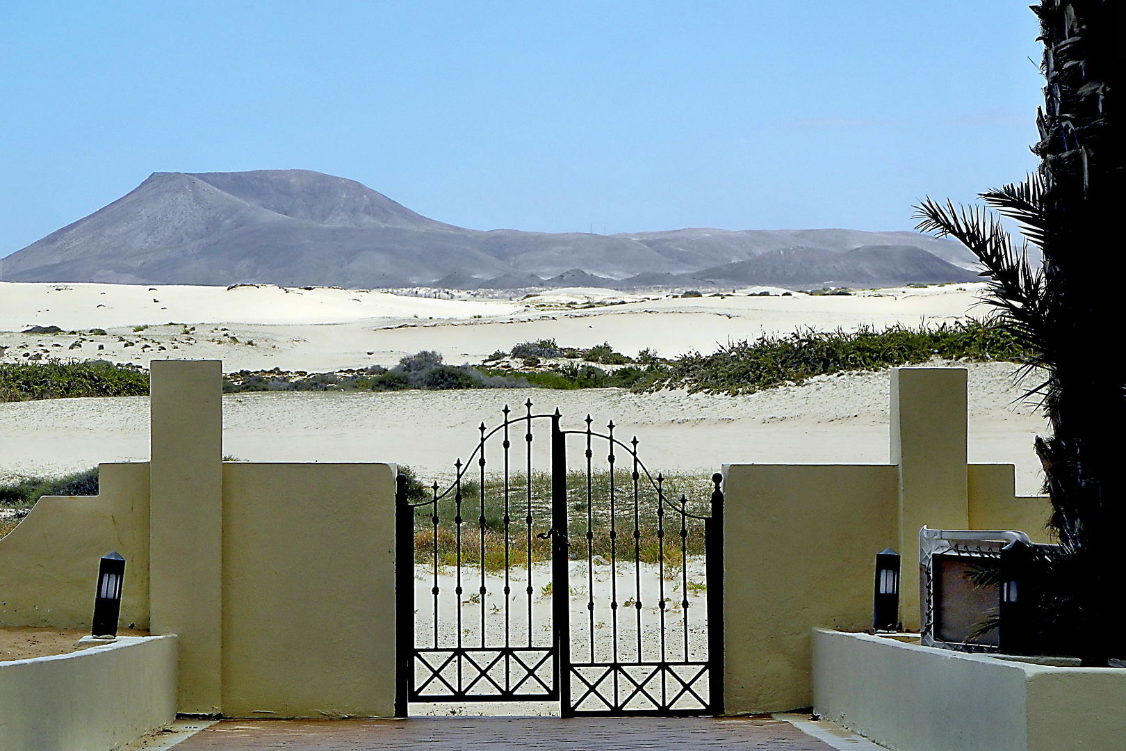 Fuerteventura: Tor zu dem Naturpark und den Stränden von Corraleyo im Hotel Oliva Beach