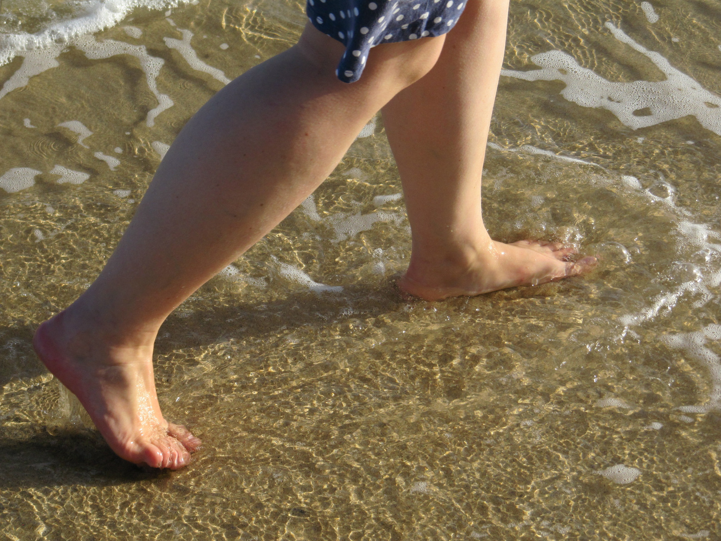 Füße im Salzwasser