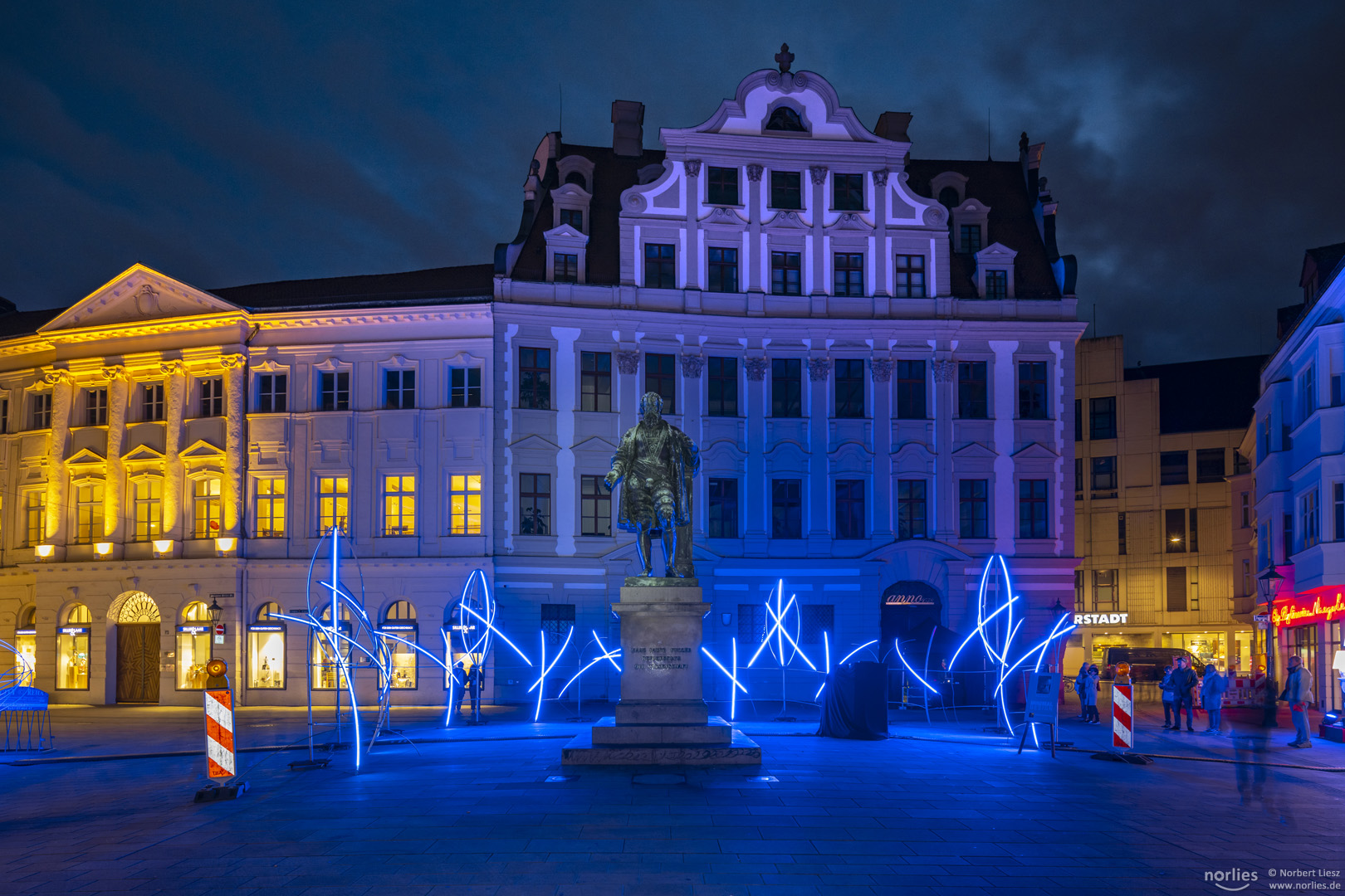 Fuggerplatz in Blau