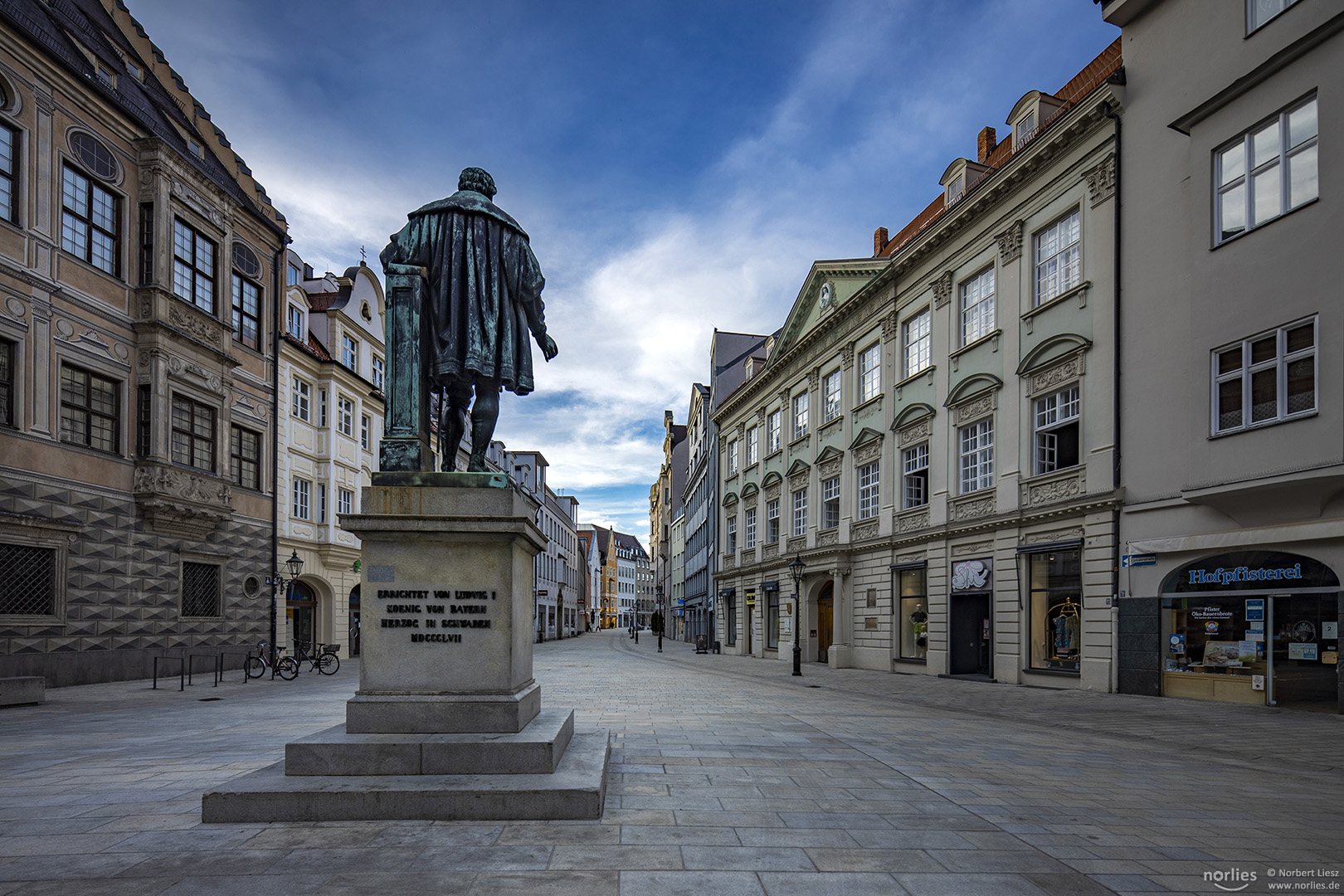 Fuggerplatz mit Fuggerdenkmal