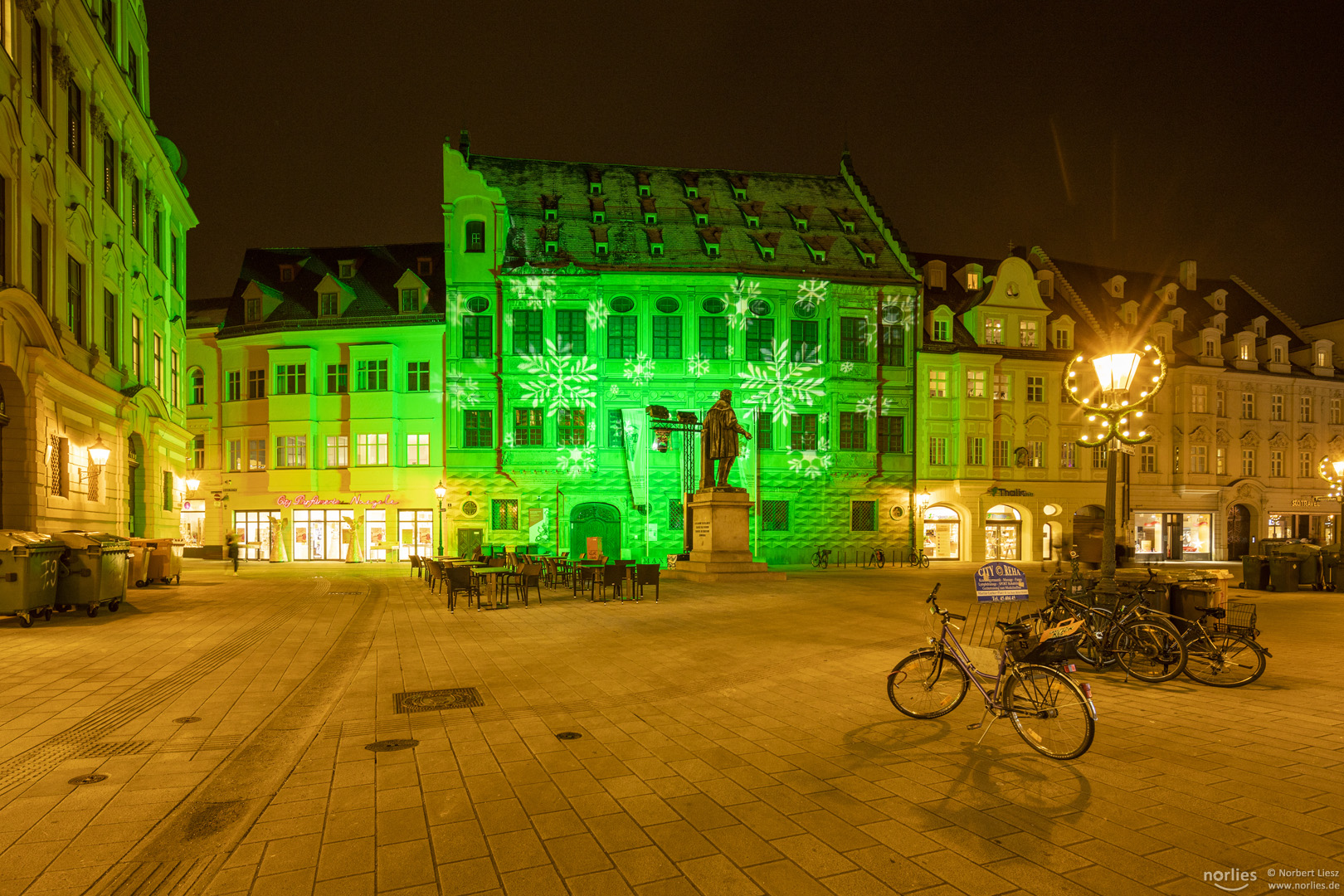 Fuggerplatz mit Grün