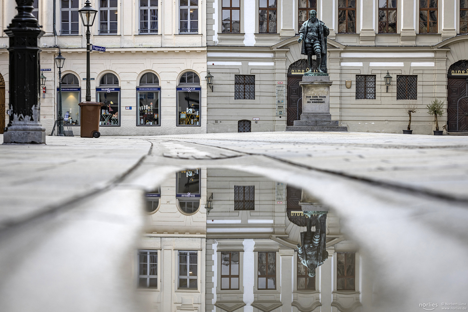 Fuggerplatz Spiegelung