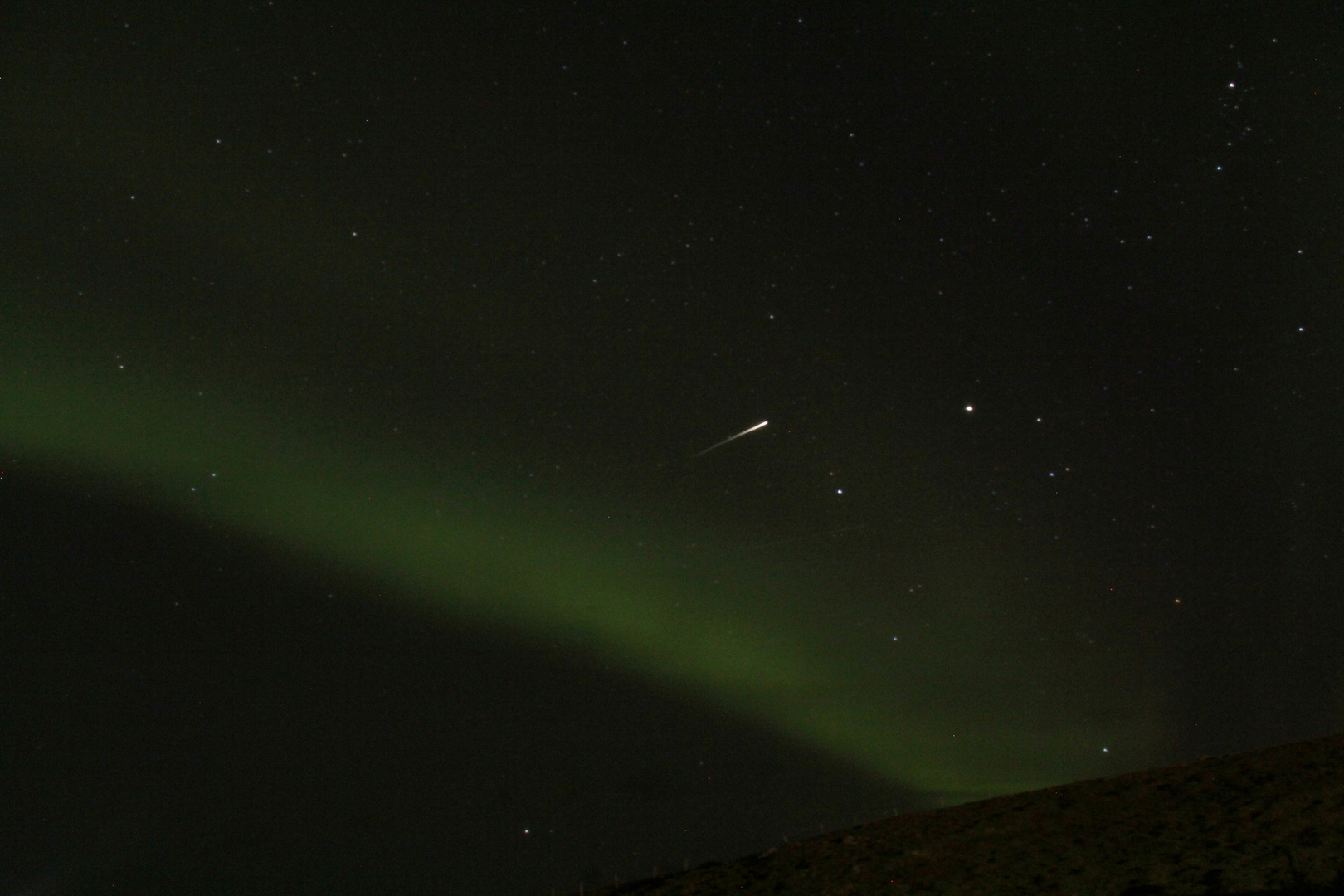 Fuhrmann mit Nordlicht und Satellit