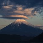 Fuji'san, with a cloudy hat