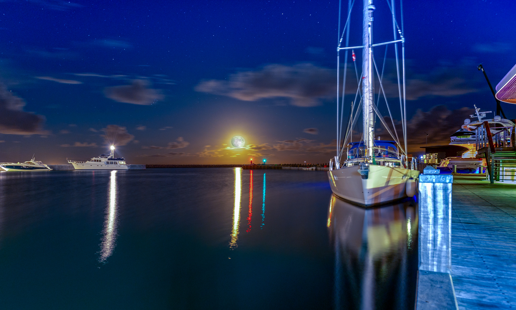 Full Moon in the Marina