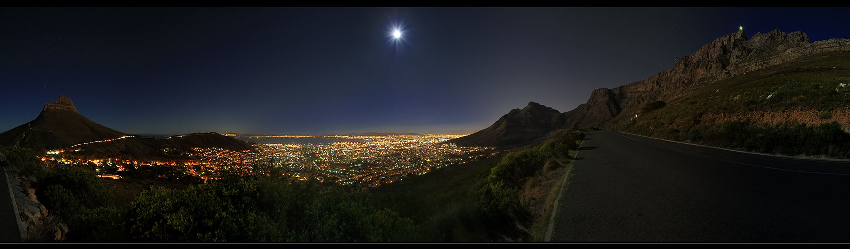 ---Full moon over Cape Town---