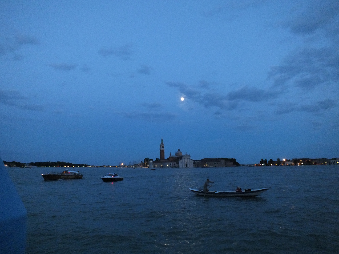 Full moon over the Grand Canal!