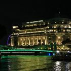 Fullerton Hotel bei Nacht