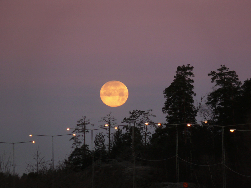 Fullmoon in the morning