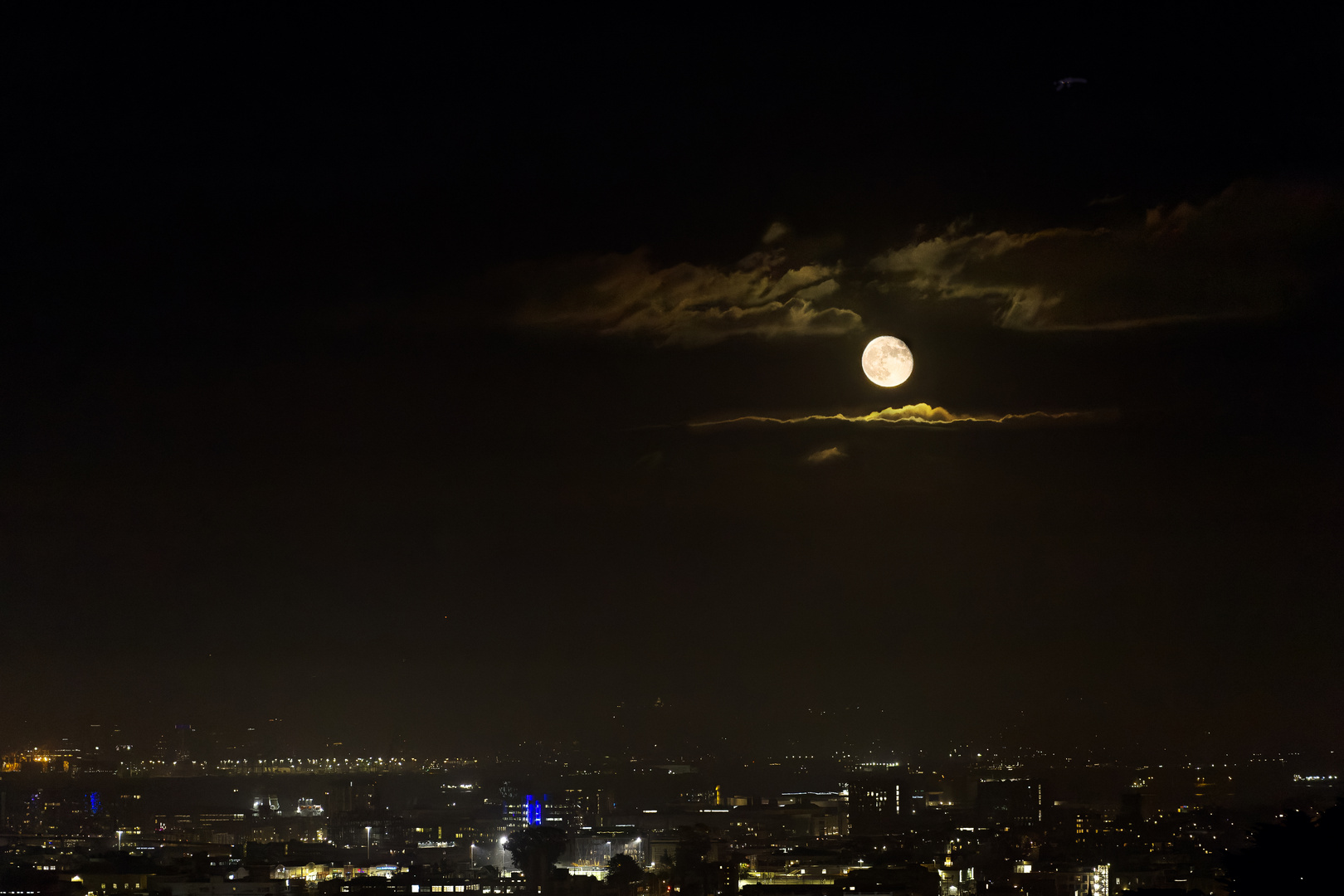 Fullmoon over San Fransisco