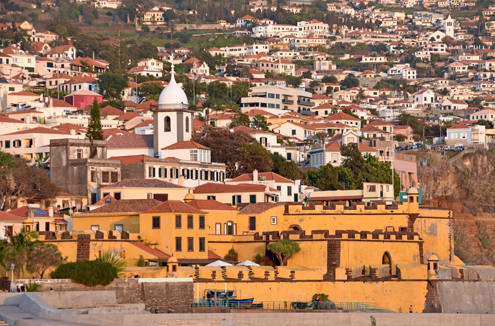 Funchal auf Madeira am Abend