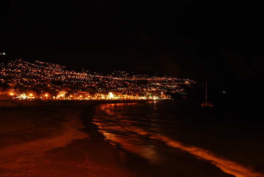 Funchal Strand bei Nacht