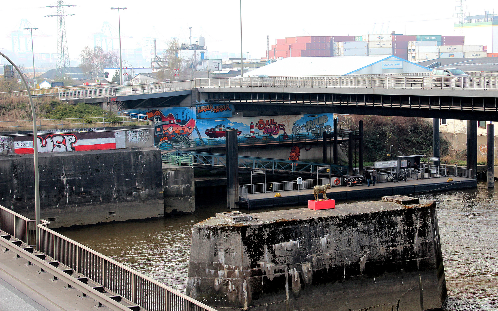 Fundstück : Tanz ums goldene Kalb im Freihafen von Hamburg