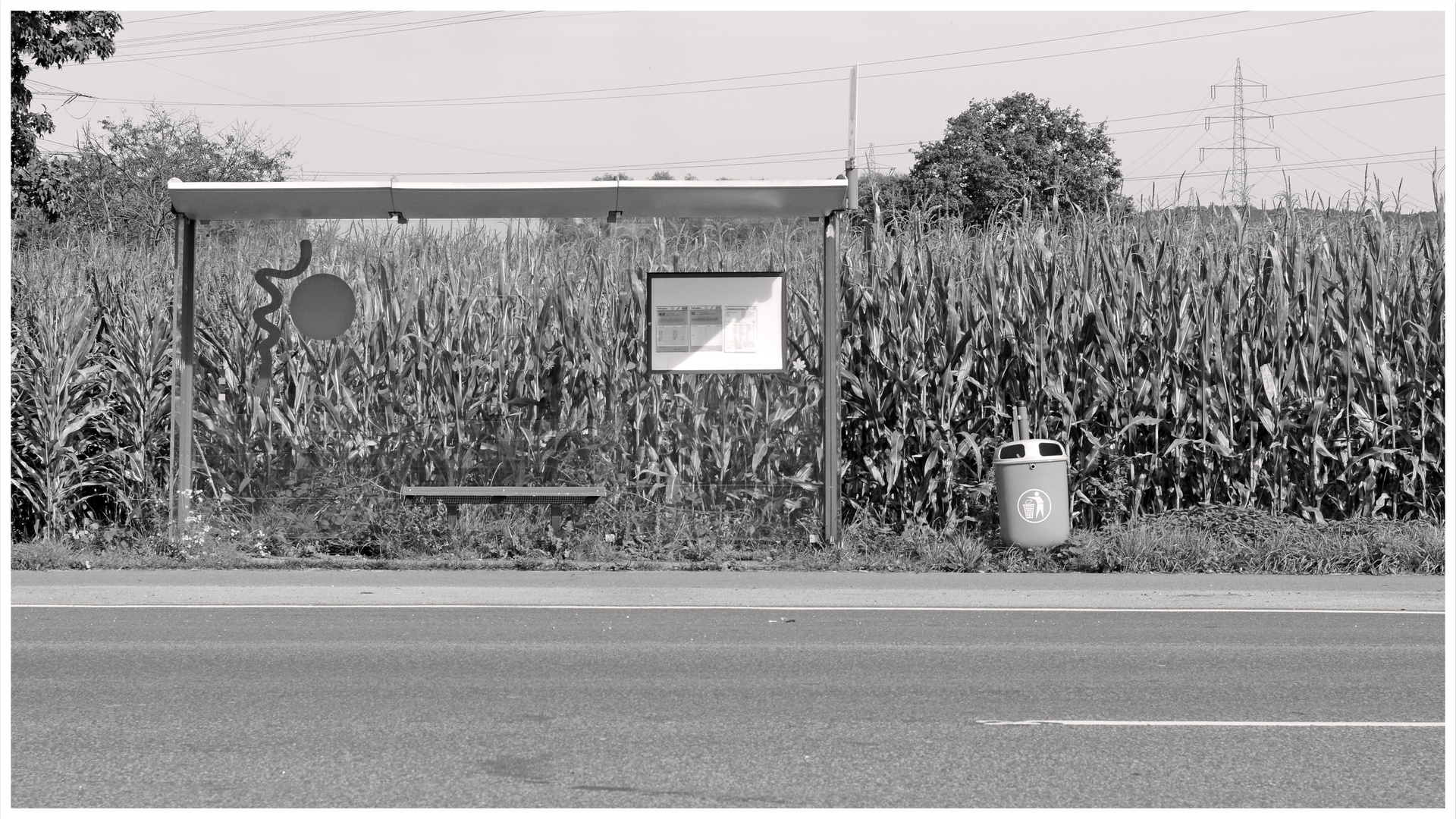 Fundstücke Niederrhein, links 6 - Waiting for the bus