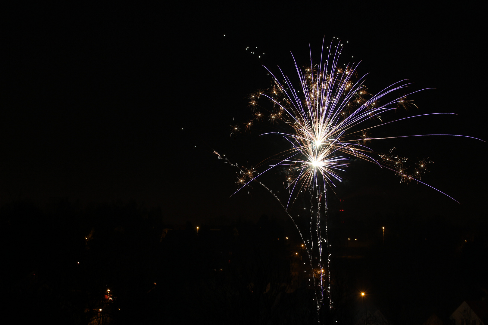 Funkenspiel in der Silvesternacht