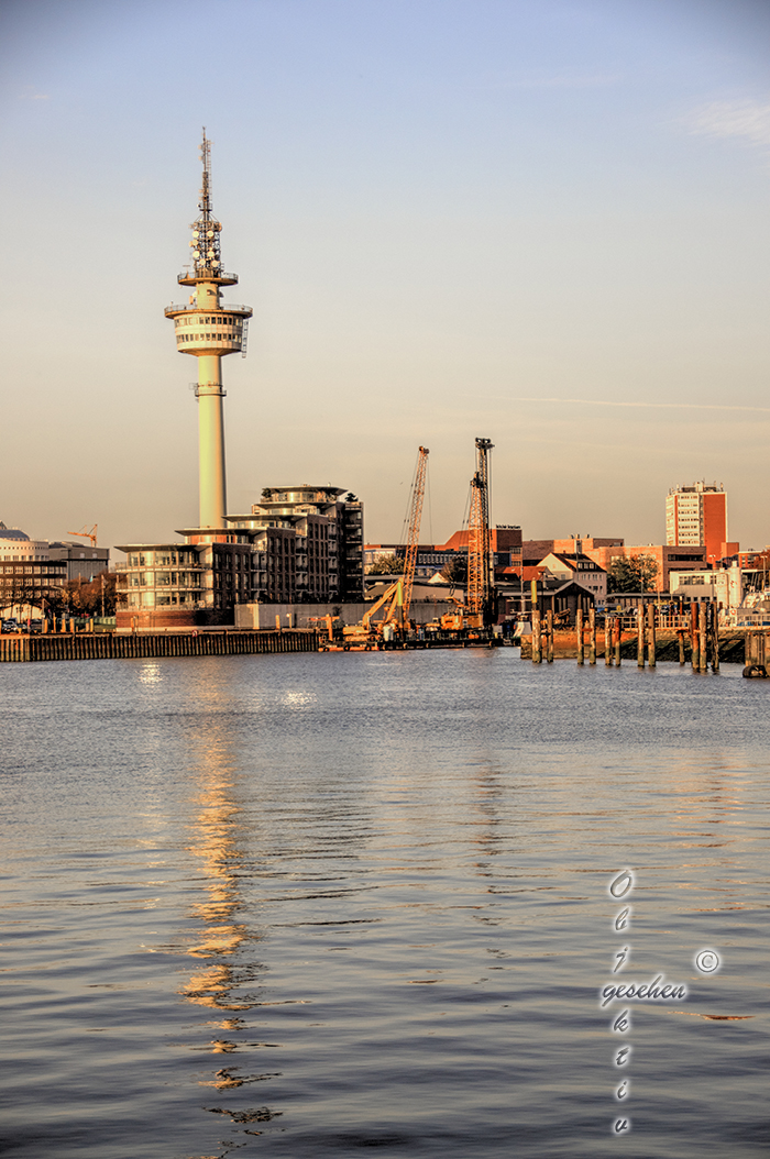 Funkturm Bremerhaven an der Weserfähre