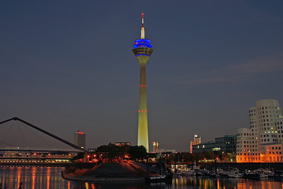 ...Funkturm Düsseldorf...