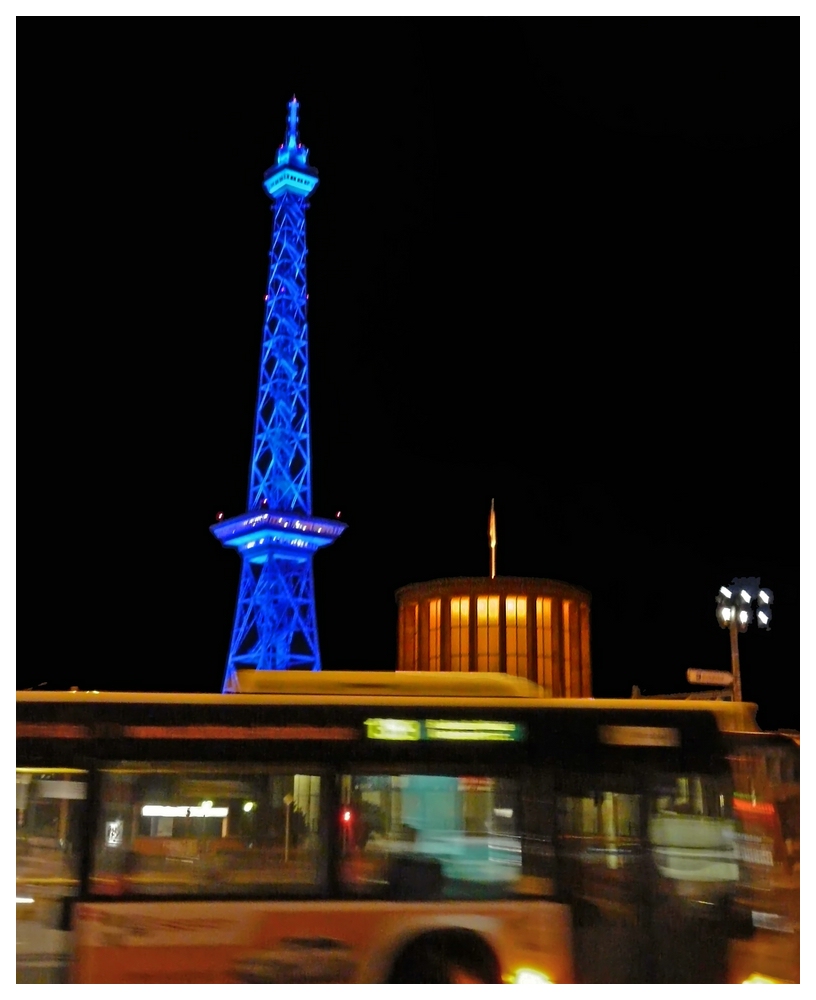 Funkturm im Herbst