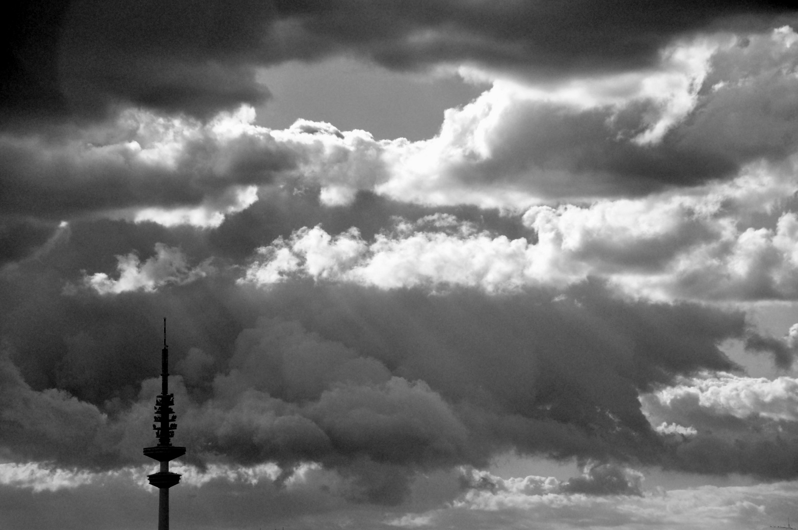 Funkturm im Windsturm