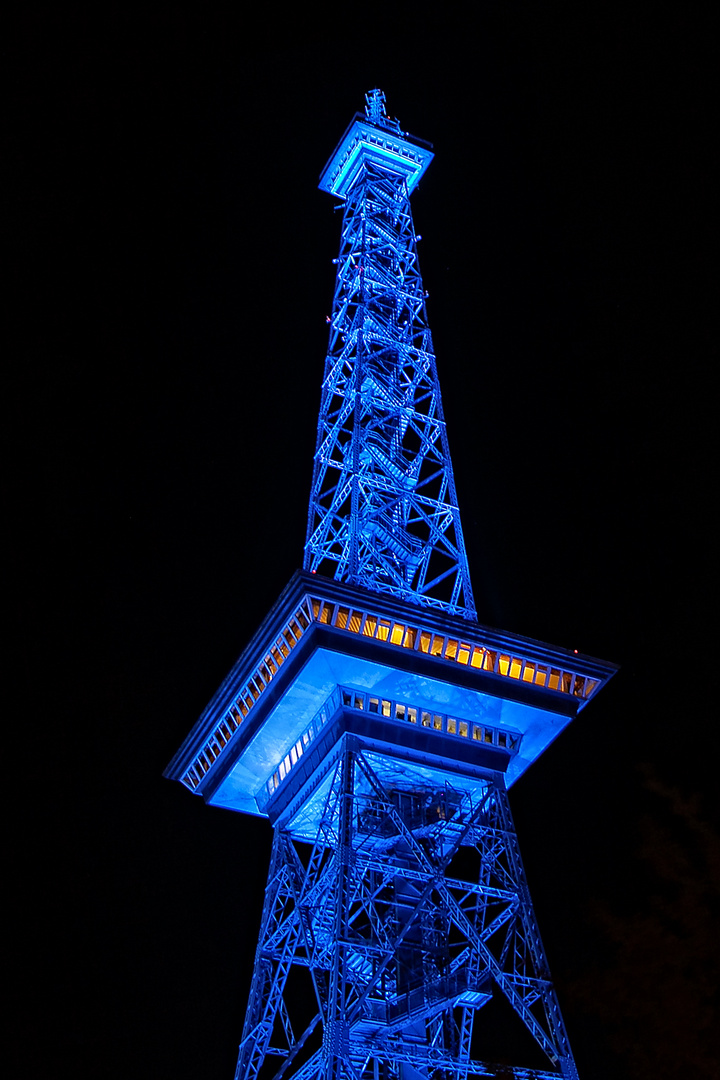 Funkturm in Blau