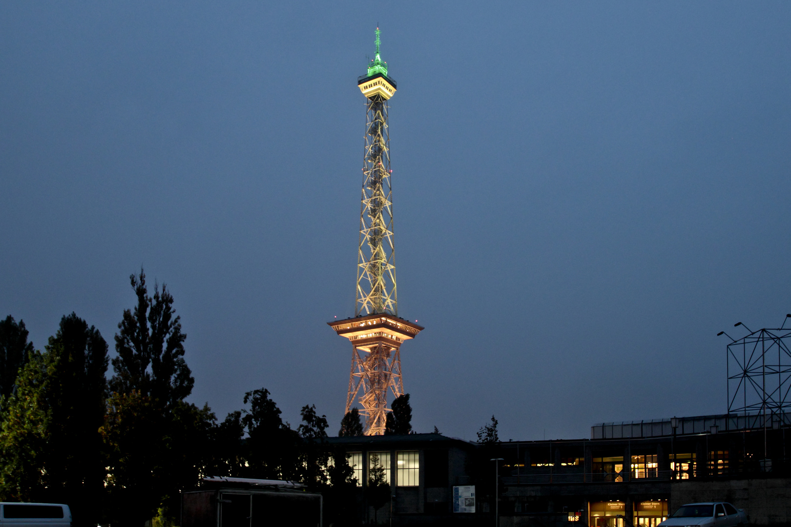 Funkturm in Farbe