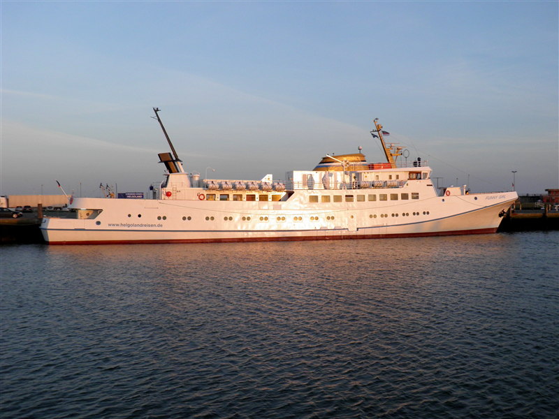 Funny Girl im Hafen von Büsum