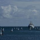 Funny Girl zwischen einer Regatta vor Helgoland