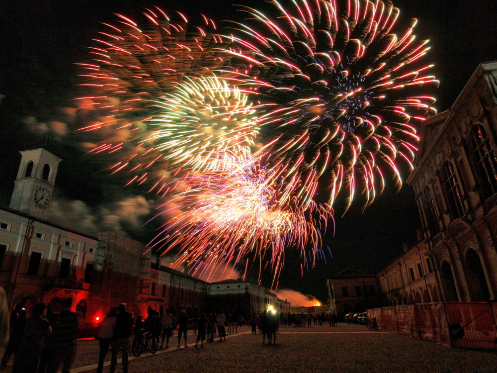 fuochi d'artificio a pomponesco (mn)