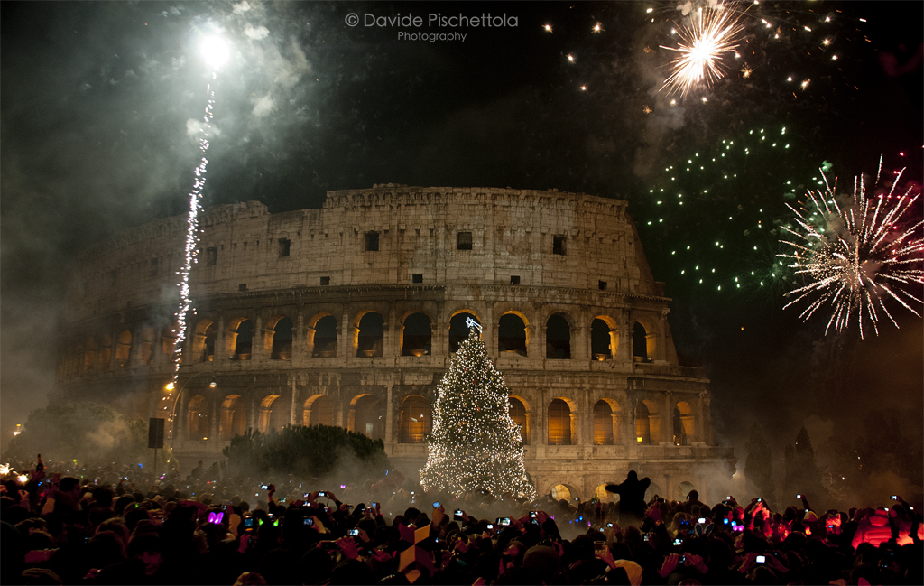Fuochi d'artificio sul Colosseo