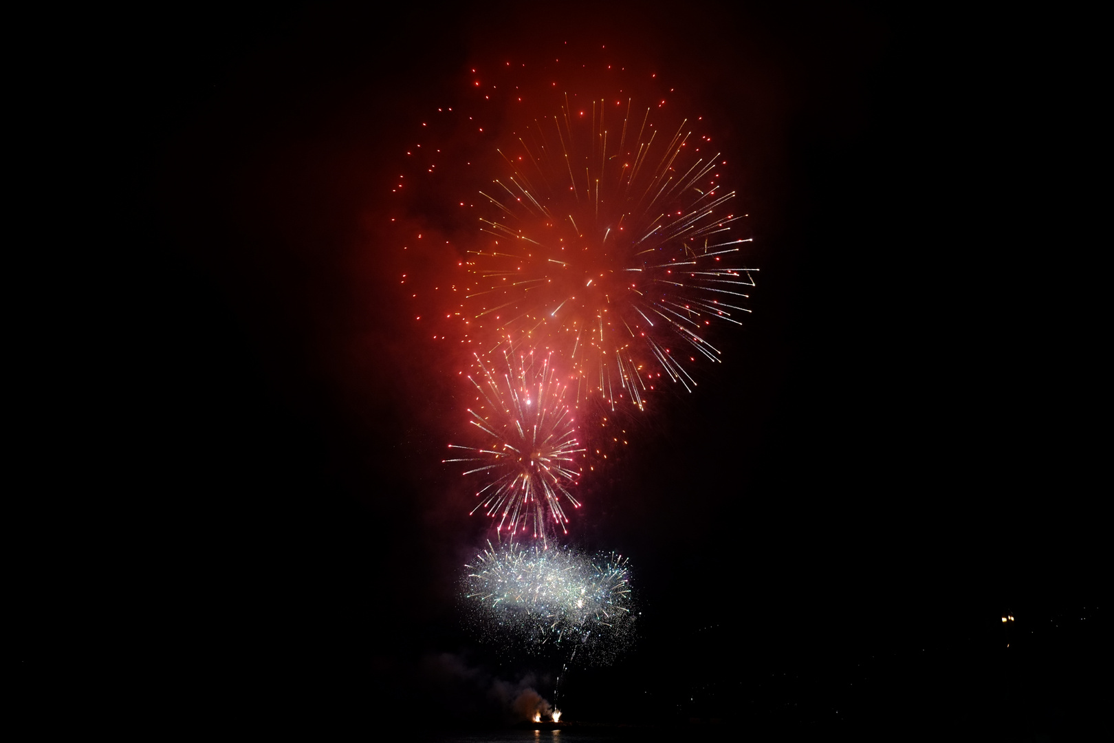 Fuochi d'artificio sul mare