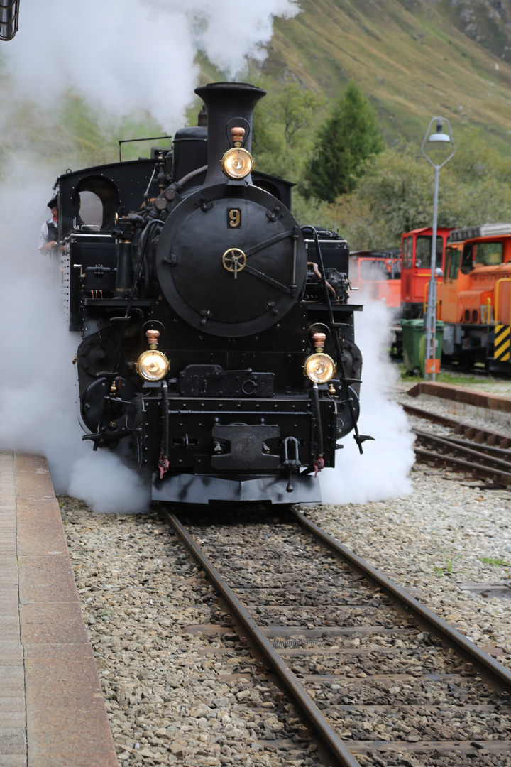 Furkalok auf der schönsten Strecke der ehemaligen Glaciersbahn.