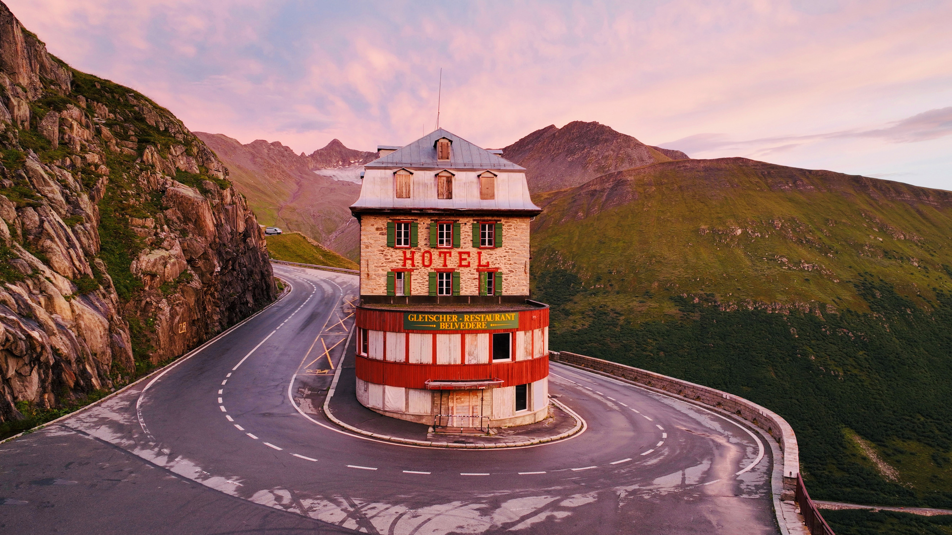 Furkapass, Hotel Belvedere im Abendrot